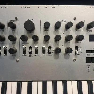 Korg - MINILOGUE 2